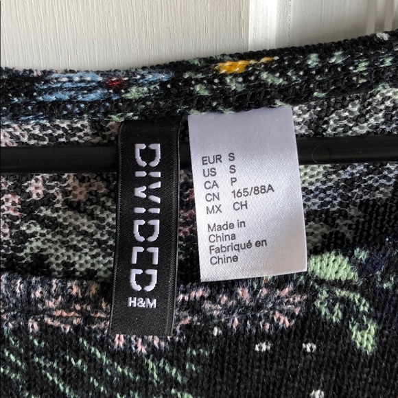 🌸Divided Top🌸 - Picture 2 of 3